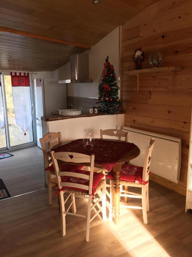 Logement Paisible A La Campagne Aubarede Εξωτερικό φωτογραφία