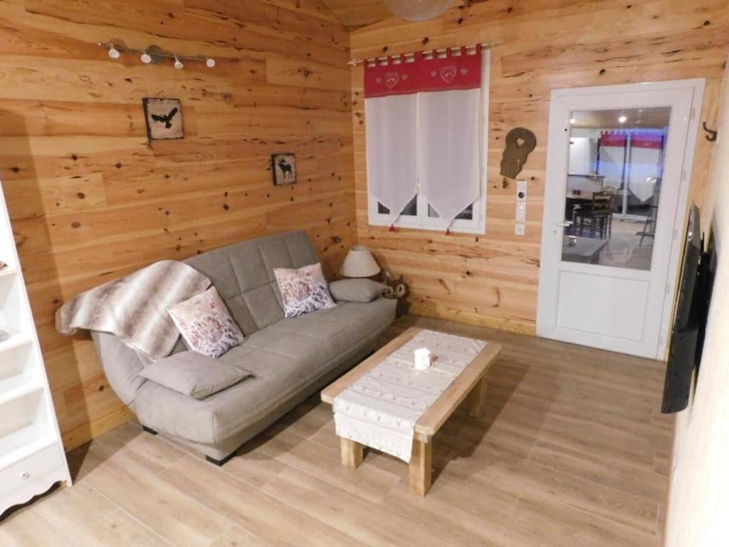 Logement Paisible A La Campagne Aubarede Εξωτερικό φωτογραφία